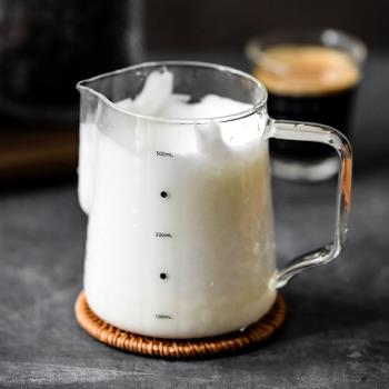 茶咖美器耐熱玻璃咖啡拉花缸木把錘紋打奶泡杯尖嘴花式咖啡拉花杯