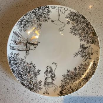 VA維多利亞博物館紀念品 手繪插畫愛麗絲夢游仙境陶瓷盤子早餐盤