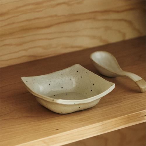 不飾の手工粗陶點心小菜碟子日本料理小豆皿古樸不規則火鍋蘸料碟