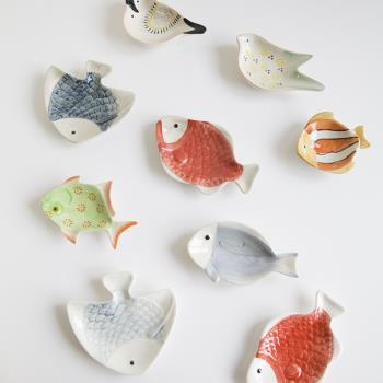 出口訂單日式風格陶瓷手繪釉下彩可愛的小魚小鳥蘸碟醬油碟小碟子