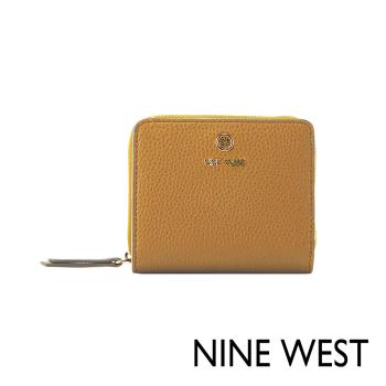 NINE WEST LINNETTE 純色方型拉鍊短夾-橙黃(130337)