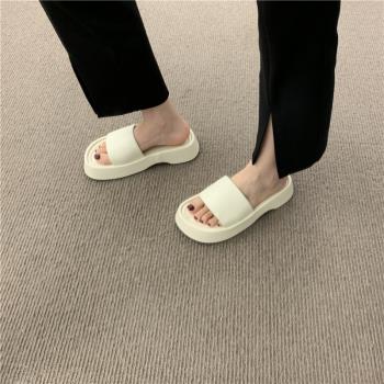 厚底一字涼拖鞋女鞋子外穿2024年夏季新款簡約軟底踩屎感沙灘涼鞋