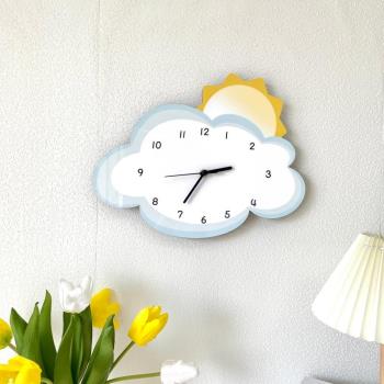 簡約卡通創意太陽云朵裝飾掛墻鐘表客廳兒童房靜音時鐘可愛掛鐘