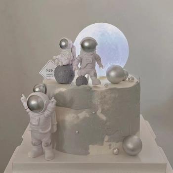 太空宇航員蛋糕裝飾擺件兒童銀河系發光月球燈黑白星球火箭插件