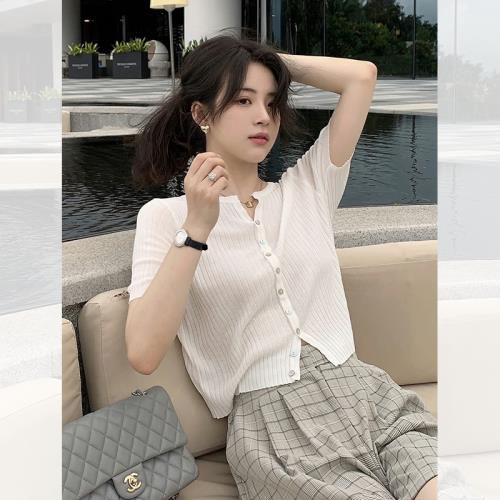 法式白色v領短袖t恤女夏2025新款設計感小眾別致短款針織開衫上衣
