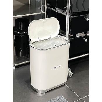 輕奢衛生間垃圾桶帶蓋家用2023新款按壓式廁所夾縫客廳臥室高級感