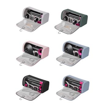  Dyson戴森 HD15 專業吹風機，藍色系設計，產地馬來西亞，主機尺寸輕巧僅245 x 78 x 97mm，重量800g，便於攜帶。四段溫度三段風速控制，搭載負離子及溫控技術，搭配冷風功能，減少毛躁順滑護髮。標準配件包含集中吹嘴、速乾護髮吹嘴、可拆式特殊吹嘴；其他配件如二合一抗毛躁順髮吹嘴、柔和乾髮吹嘴、順髮吹嘴、造型集風吹嘴及精美禮盒。1400W功率，110V電壓，BSMI許可R31692，享2年保固。專為注重髮質使用者打造，專業造型吹乾一機搞定。 