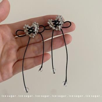 「ice 愛心綁帶耳環」2024年新款小眾設計感金屬風冷淡高級感耳釘