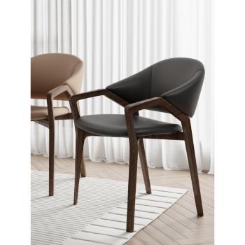侘寂北歐設計師椅子極簡意式復古餐椅家用實木高級真皮洽談扶手椅