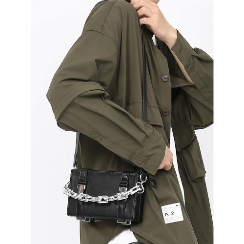 單肩包男生休閑橫款定型包硬殼包2025新款夏季小包時尚潮流斜挎包