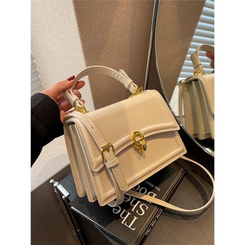 今年流行小包包女秋冬百搭2025新款潮高級感斜挎包爆款手提小方包