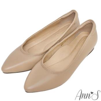 Ann’S舒適選擇-素面真皮小羊皮隱形坡跟尖頭包鞋-奶茶杏