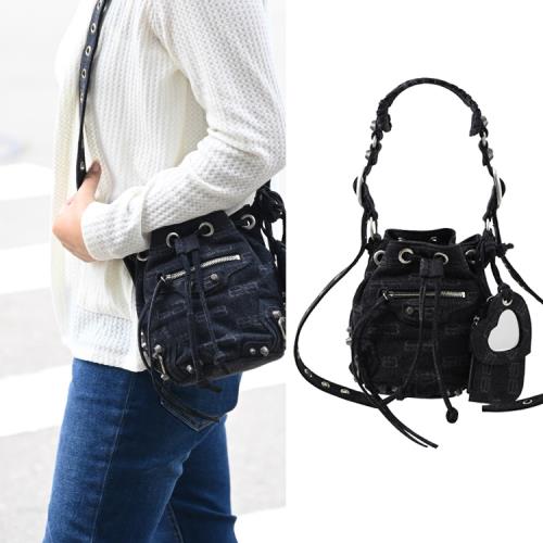 BALENCIAGA 巴黎世家 702431 Le Cagole bucket 丹寧緹花水桶包.黑