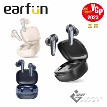  EarFun Air Pro 3 降噪真無線藍芽耳機，搭載藍芽5.3高通QCC3071晶片與11mm羊毛複合驅動單體，提供aptX Adaptive高音質與IPX5防水設計。開啟ANC續航7小時、關閉9小時，搭配520mAh充電盒總計45小時，支援USB-C快充與無線充電。適合電競遊戲與日常使用，入耳式配戴舒適，含多尺寸耳塞，BSMI認證一年保固。 