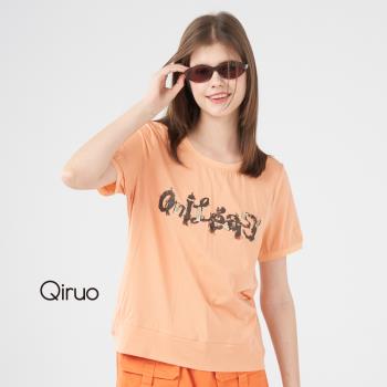 Qiruo 奇若名品 粉橘短袖短版胸前亮片上衣(胸前造型英文圖案休閒旅遊款1224A)