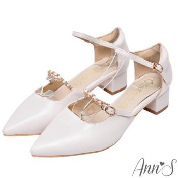 Ann’S貴氣千金-腳背可調整穿皮鍊繫帶粗跟低跟尖頭鞋4cm-米白