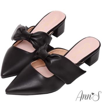 Ann’S柔美心動-立體蝴蝶結低跟寬楦尖頭穆勒鞋4cm-黑
