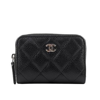 CHANEL 銀色CC Logo 荔枝牛皮ㄇ形拉鍊零錢包(黑色) AP0216 Y01588 C3906