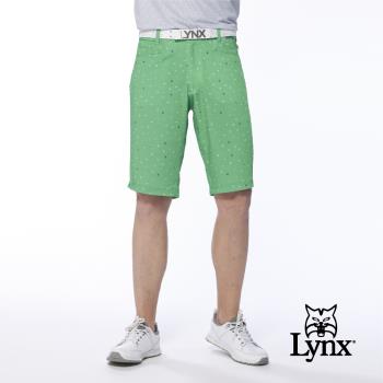 【Lynx Golf】男款吸排彈性滿版英文字體印花後腰內配色織帶設計平口休閒短褲(二色)