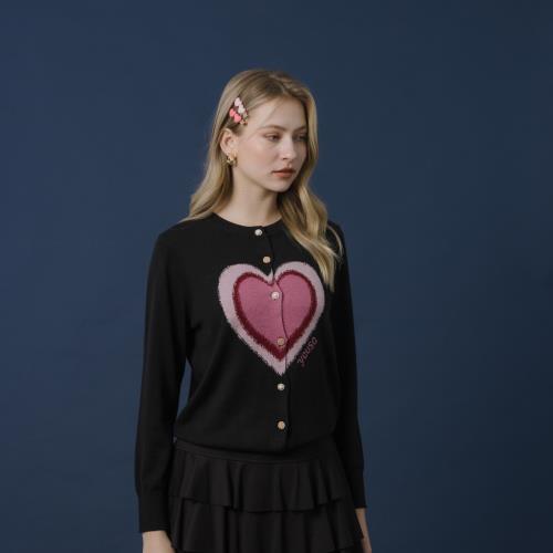 【YUTZUYA 優姿雅】珍珠鑽釦愛心緹花針織衫/毛衣