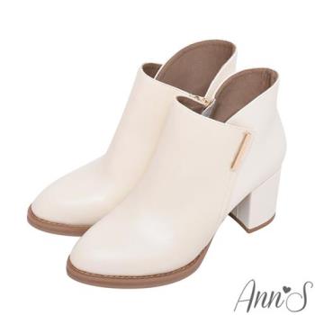 Ann’S葛洛莉亞-異材質拼接V口顯瘦粗跟高跟短靴7cm-米白