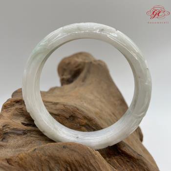 【肌容雪】天然緬甸A貨白底飄花雕工翡翠手鐲 編號78 (鐲寬 55.3mm #18號)