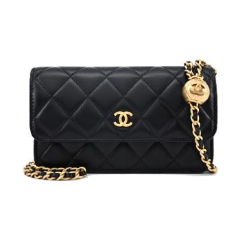 CHANEL 經典菱格紋小羊皮金球WOC手拿/斜揹包(黑色)