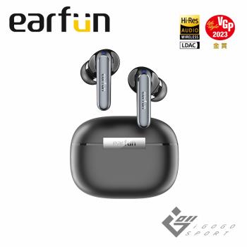  EarFun Air 2 藍芽耳機，採用入耳式配戴設計，輕巧僅145g，提供舒適佩戴體驗。支援藍芽連線，內建麥克風方便通話，無線設計無需輸入端子或線控，適用通用作業系統。黑色款式時尚耐看，產地中國，一年保固，BSMI許可字號R3B170，適合日常通勤與娛樂使用，提升您的無線音訊享受。 