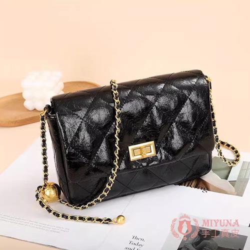 【MIYUNA米友娜】真皮時尚小香風菱格小金球包亮面牛皮斜背包-閃耀黑