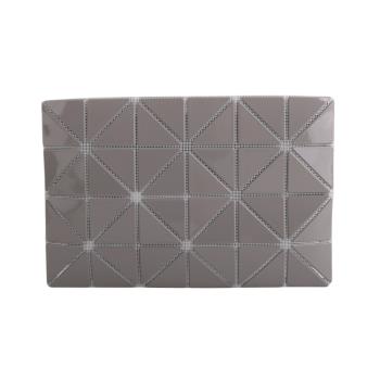 ISSEY MIYAKE 三宅一生-BAOBAO幾何方格4x6拉鍊萬用扁包(亮淺灰)