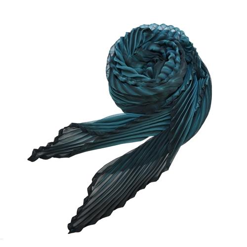 ISSEY MIYAKE 三宅一生 ARASHI SHIBORI 蝙蝠型摺紋圍巾-孔雀藍-慈濟