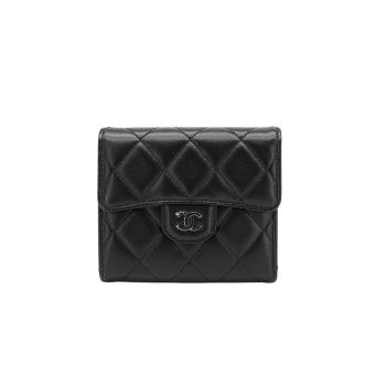 Chanel 展示品 菱格紋羊皮黑logo三折短夾(AP0231-黑)