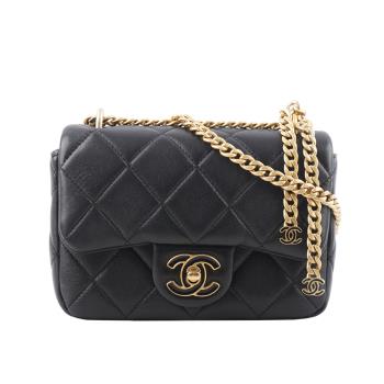 二手商品9成新 CHANEL 琺瑯CC Logo 及吊飾小羊皮迷你翻蓋包(黑色)