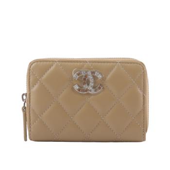 CHANEL 雙色珠寶CC Logo 羊皮ㄇ形拉鍊零錢包(深米色)