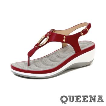 【QUEENA】金屬釦T字坡跟夾腳涼鞋/百搭時尚金屬釦T字造型坡跟厚底夾腳涼鞋 女鞋 紅