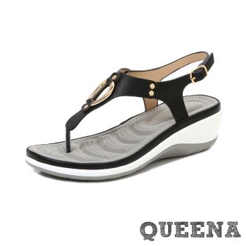 【QUEENA】金屬釦T字坡跟夾腳涼鞋/百搭時尚金屬釦T字造型坡跟厚底夾腳涼鞋 女鞋 黑
