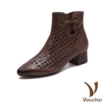 【VECCHIO】全真皮尖頭高跟短靴/全真皮頭層牛皮復古中國風縷空窗花格盤釦造型尖頭高跟短靴 女鞋 棕
