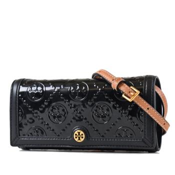 TORY BURCH 專櫃款 T MONOGRAM漆皮浮雕LOGO翻蓋斜背長夾WOC包-黑色