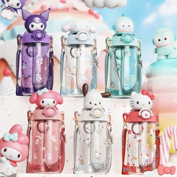 HELLO KITTY美樂蒂酷洛米大耳狗兒童水壺彈跳吸管水壺附背帶650ml 73064(生日禮物 聖誕節 平輸品)【卡通小物】