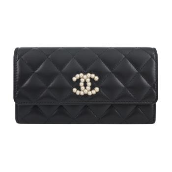 CHANEL 經典雙C珍珠LOGO小羊皮翻蓋長夾(黑色)