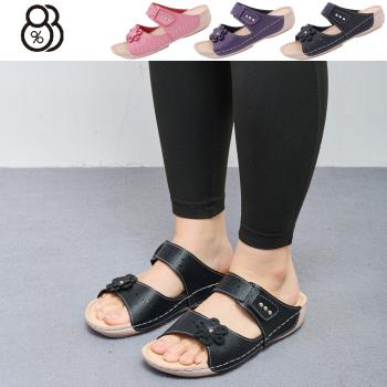 【88%】跟高4CM 楔型小坡跟 MIT臺灣製 優雅小花朵 厚底二字帶涼鞋 涼拖鞋 3色
