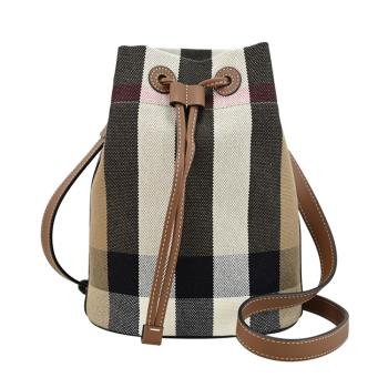 BURBERRY 8084045 格紋帆布牛皮飾邊束口水桶包.咖