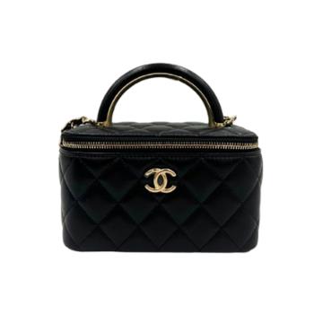 【CHANEL】香奈兒 小羊皮與金色金屬 鏈子化妝包 黑色 - AP2846B0846194305