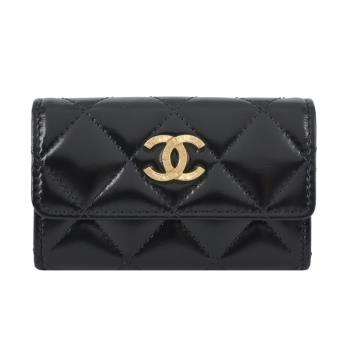 CHANEL 經典刻紋雙C LOGO菱格紋小羊皮卡片/零錢夾(黑色)