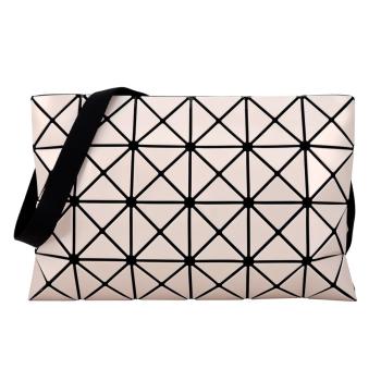 ISSEY MIYAKE 三宅一生 BAOBAO 4x6亮面斜揹包-米