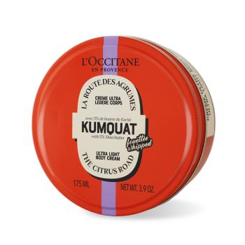 L'OCCITANE 歐舒丹 奇幻之旅康果乳油木舒芙身體霜175ml，為百貨公司貨，清新調香水香氣，前味為金桔、科西嘉金桔、西西里柑橘，中味為綠豌豆、橙花，後味為檀香、雪松，適合男女使用，容量175ml，一般包裝，儲存期限3年，請詳見產品包裝標示。