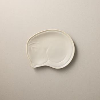 有種創意 - 日本瀨戶燒 - 午睡貓咪盤 - 三款任選 - 17.5 cm