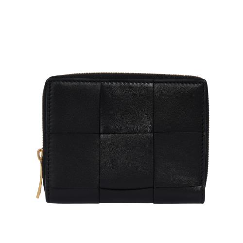 BOTTEGA VENETA 新款大格小羊皮及小牛皮編織拉鍊短夾(黑色)