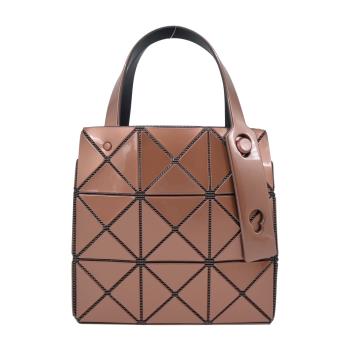 ISSEY MIYAKE 三宅一生 BAOBAO 亮面CARAT 3x3立體手提包-棕