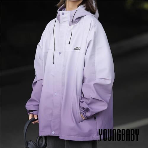 【YOUNGBABY中大碼】刺繡英文漸層防風防小雨加薄絨衝鋒外套 中大尺碼女裝